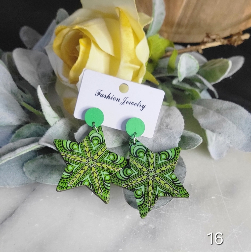 Green star earrings